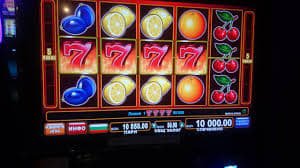 wbet app interface ကို Myanmar ကစားသမား sports betting ကစားနေသည်